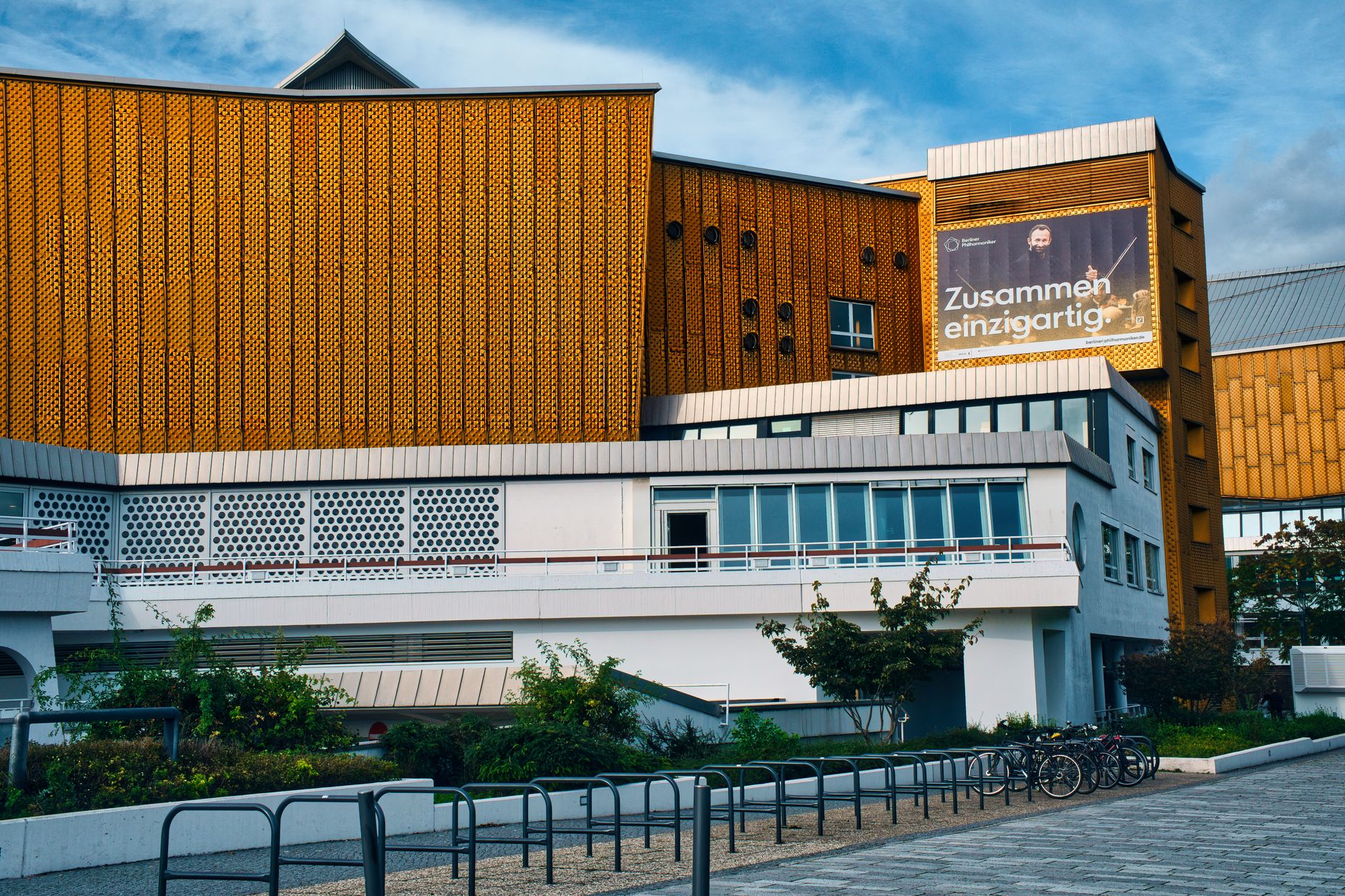 Parken an der Festhalle Frankfurt: Messegelände zwischen Konzert und Kongress