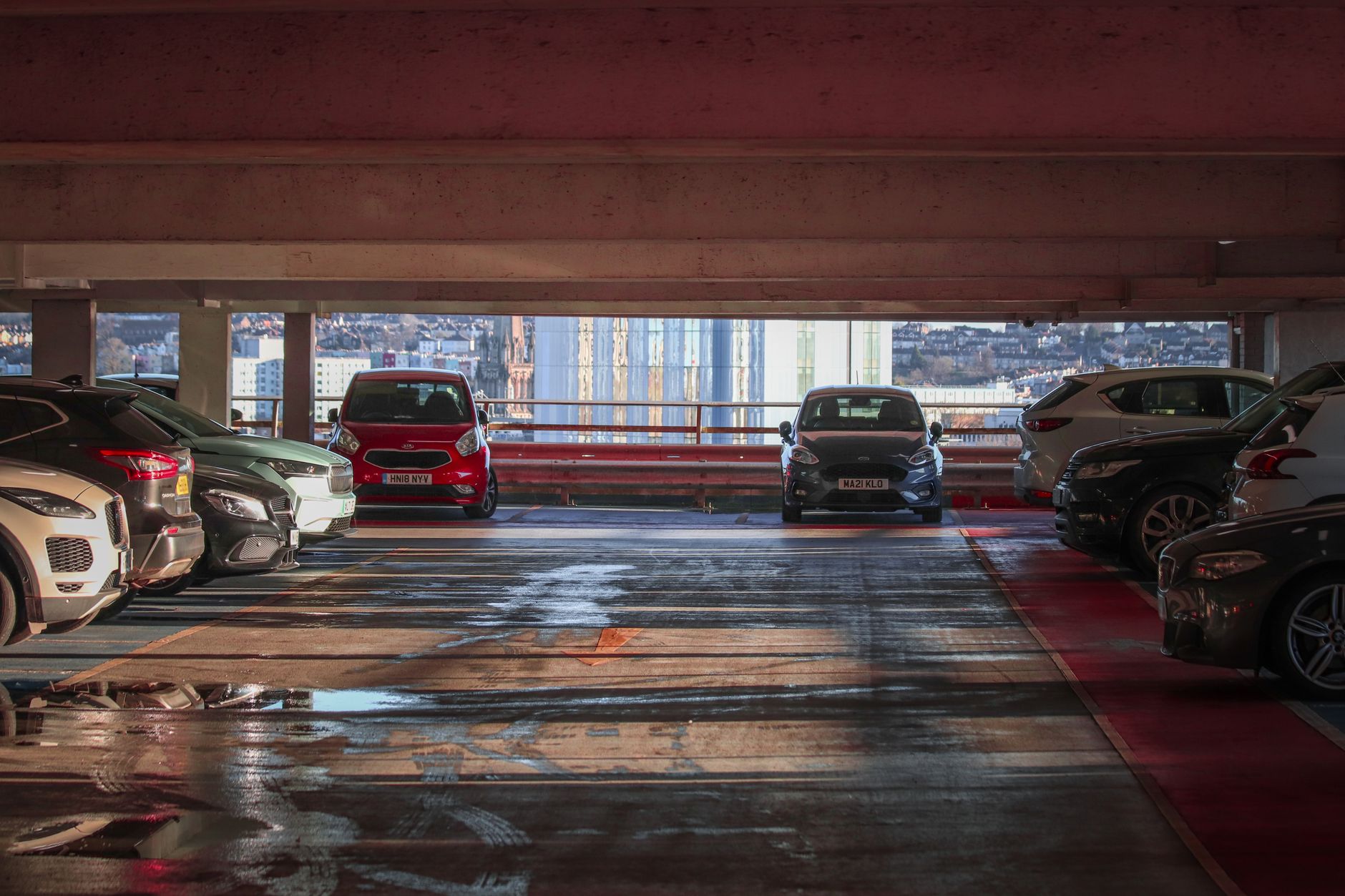 Parken Flughafen Düsseldorf: P1 bis P8, und was Valet-Anbieter sparen